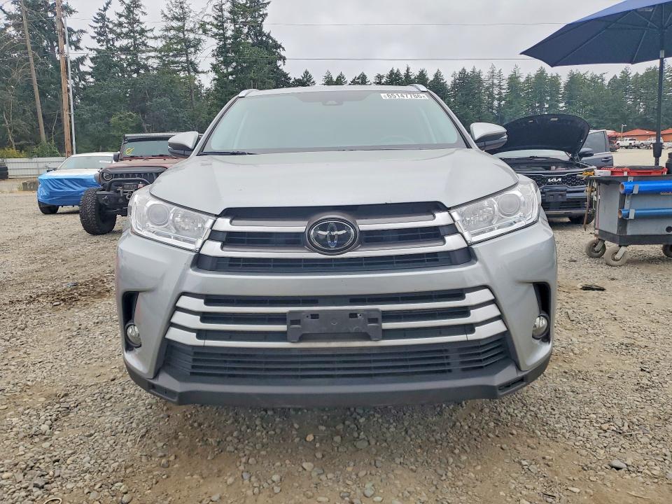 Photo 5 from auction – 2018 TOYOTA HIGHLANDER with VIN 5TDJZRFHXJS523424