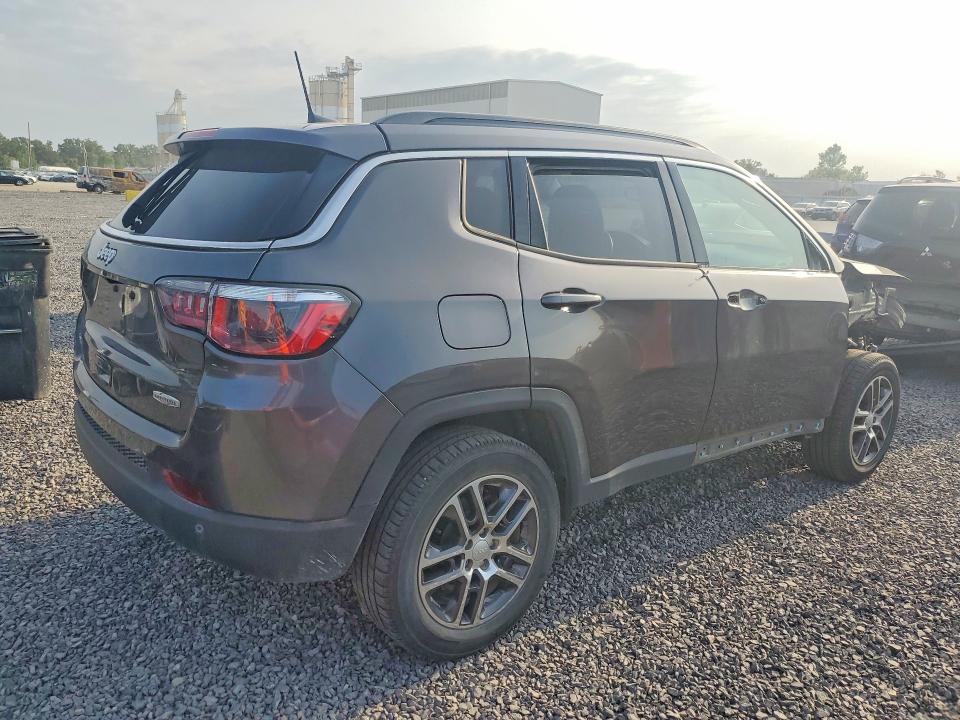 Photo 3 from auction – 2019 JEEP COMPASS with VIN 3C4NJDBB4KT729066