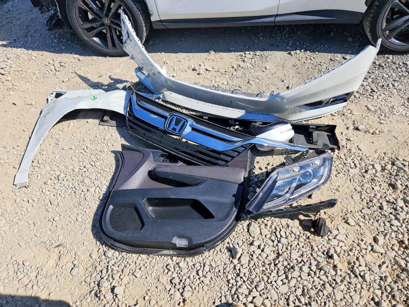 Photo 13 from auction – 2018 HONDA ODYSSEY with VIN 5FNRL6H71JB015001