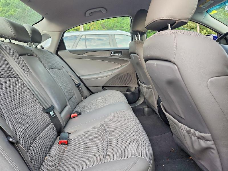 Photo 10 from auction – 2011 HYUNDAI SONATA with VIN 5NPEC4AC7BH289400