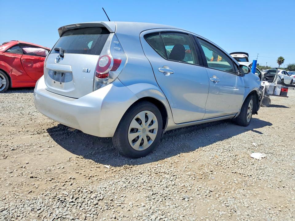 Photo 3 from auction – 2014 TOYOTA PRIUS C with VIN JTDKDTB30E1567753