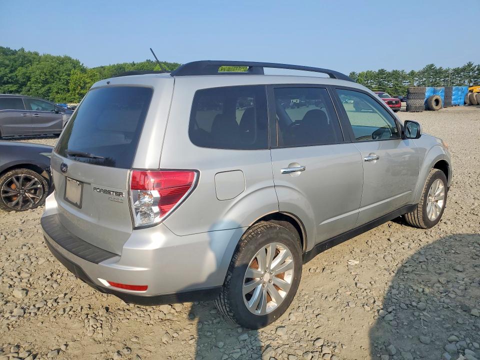 Photo 3 from auction – 2011 SUBARU FORESTER with VIN JF2SHADC4BH701061