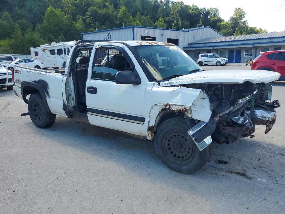 Photo 4 from auction – 2004 CHEVROLET SILVERADO with VIN 2GCEK19V041259666