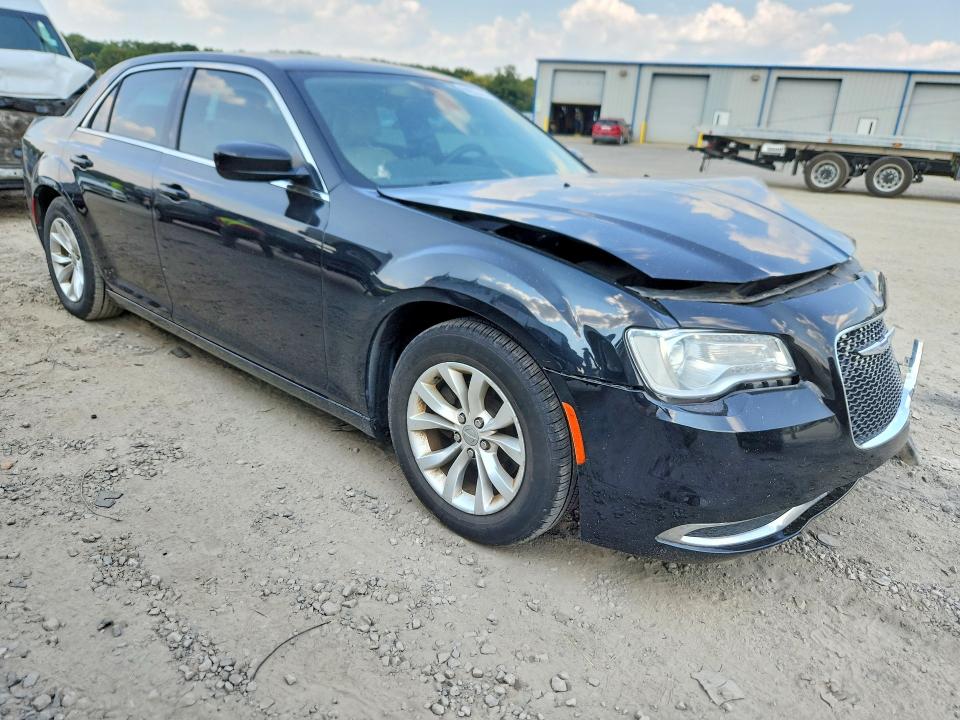 Photo 4 from auction – 2015 CHRYSLER 300 with VIN 2C3CCAAG0FH807715
