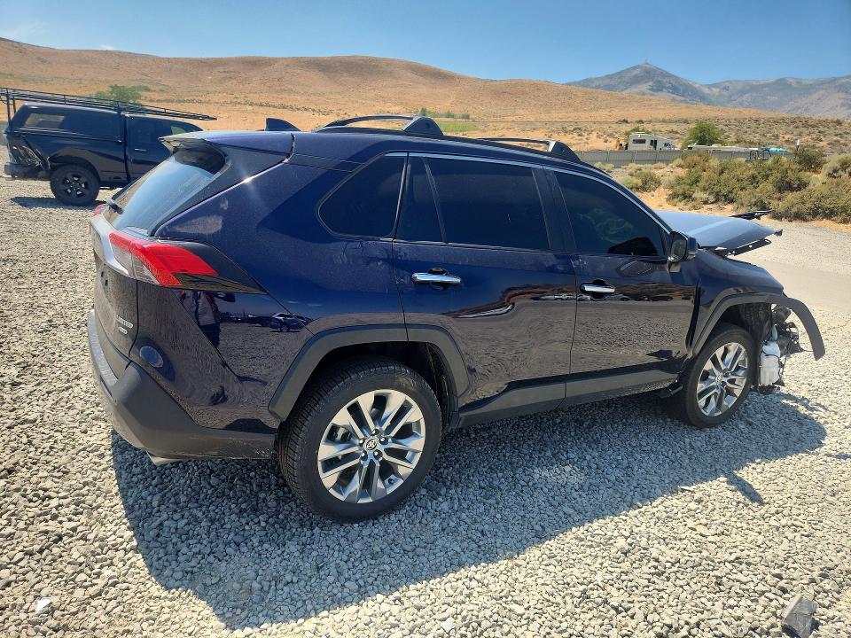 Photo 3 from auction – 2021 TOYOTA RAV4 with VIN JTMN1RFV0MD074074