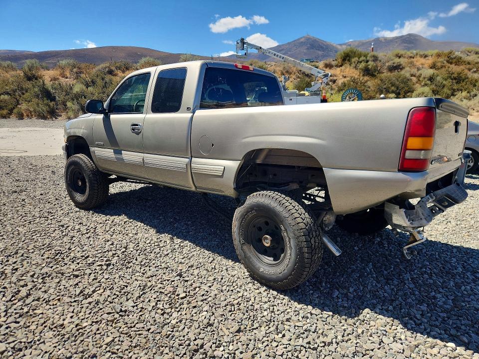 Photo 2 from auction – 2000 CHEVROLET SILVERADO with VIN 1GCEK19T0YE166620
