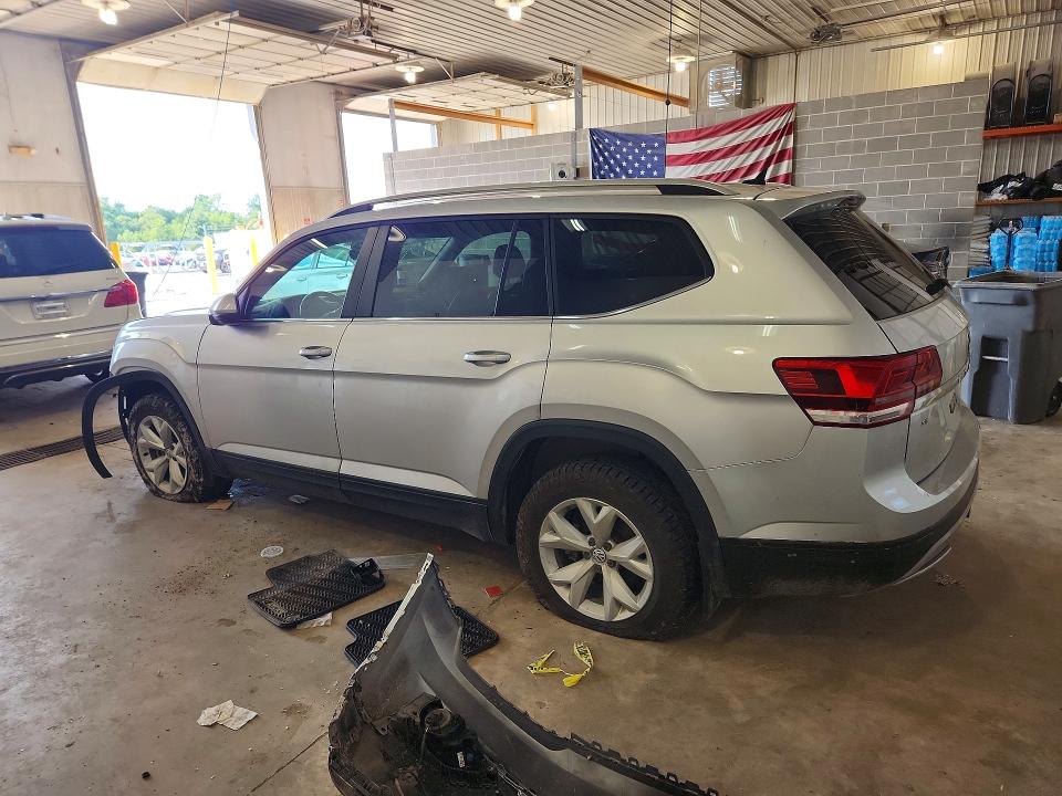 Photo 2 from auction – 2018 VOLKSWAGEN ATLAS with VIN 1V2LR2CA2JC573340