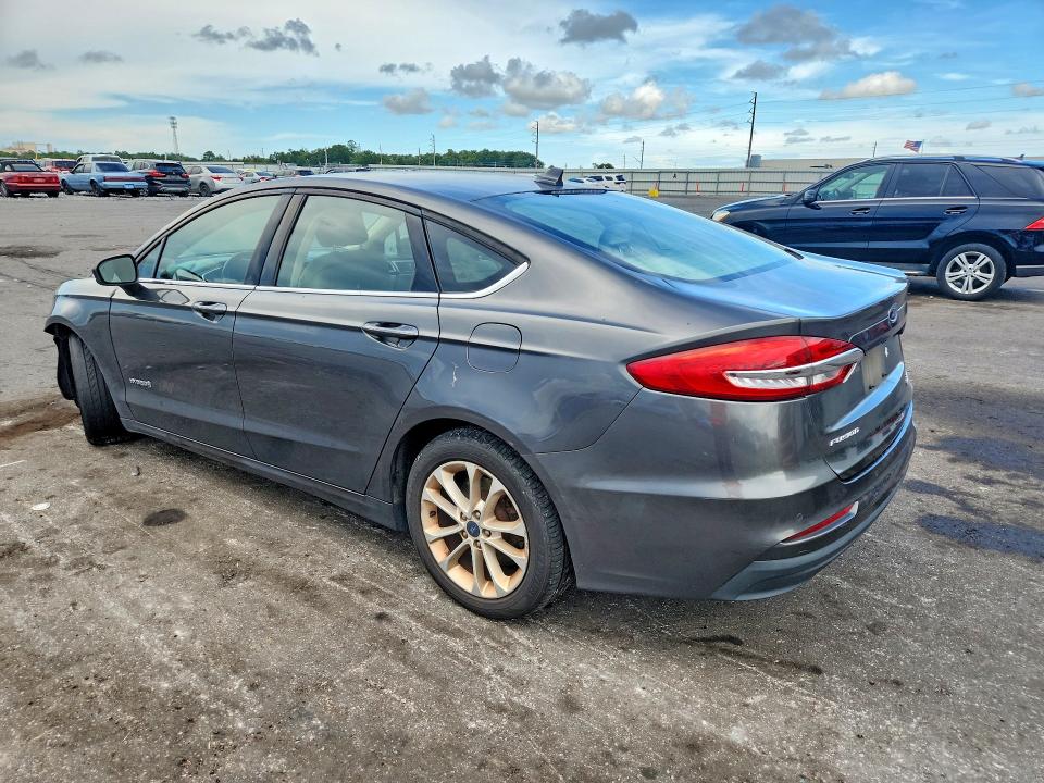 Photo 2 from auction – 2019 FORD FUSION with VIN 3FA6P0LU3KR225493