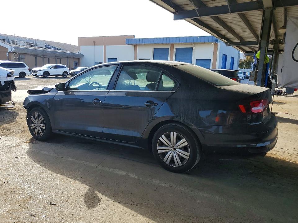 Photo 2 from auction – 2017 VOLKSWAGEN JETTA with VIN 3VW2B7AJ5HM355769