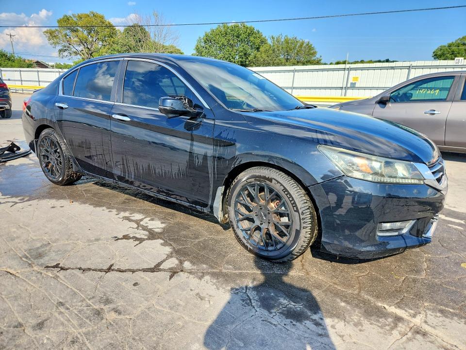Photo 4 from auction – 2014 HONDA ACCORD with VIN 1HGCR2F82EA210923