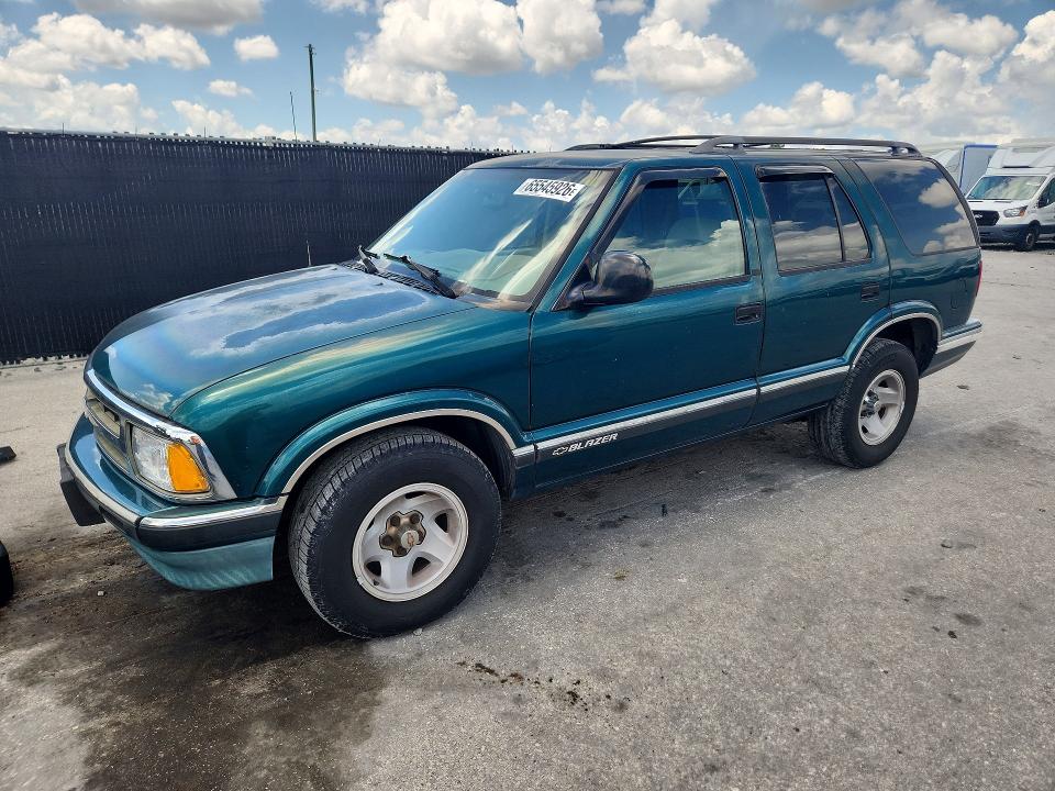 CHEVROLET BLAZER 1997 with VIN 1GNCS13W0V2195131 - Photo from auction
