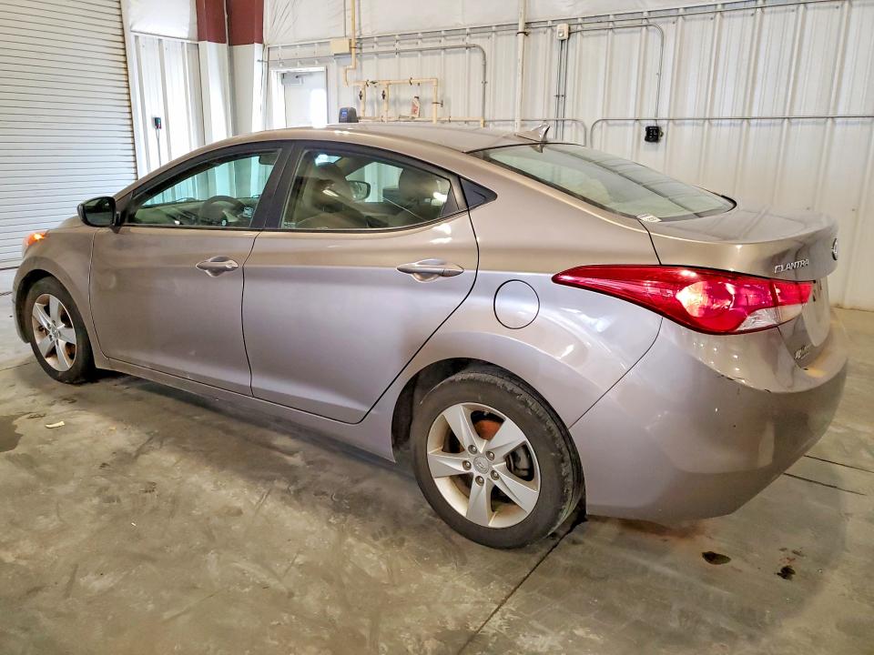 Photo 2 from auction – 2013 HYUNDAI ELANTRA with VIN 5NPDH4AEXDH379299