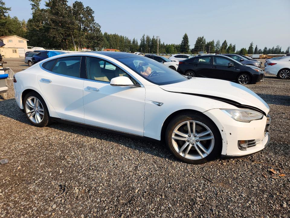 Фото 4 с аукциона – 2016 TESLA MODEL S с VIN 5YJSA1E20GF127946