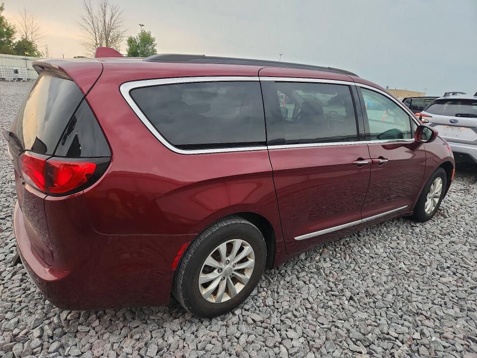 Photo 3 from auction – 2017 CHRYSLER PACIFICA with VIN 2C4RC1BG1HR553692