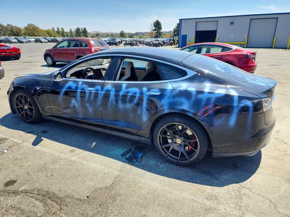 Photo 2 from auction – 2013 TESLA MODEL S with VIN 5YJSA1CN0DFP05147
