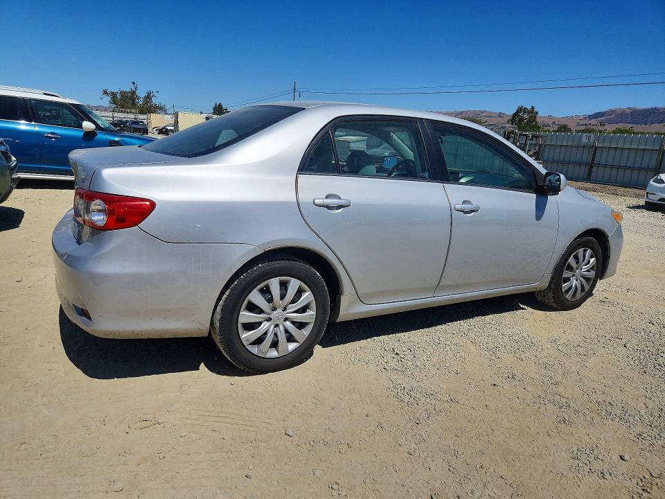 Photo 3 from auction – 2013 TOYOTA COROLLA with VIN 2T1BU4EE2DC946234