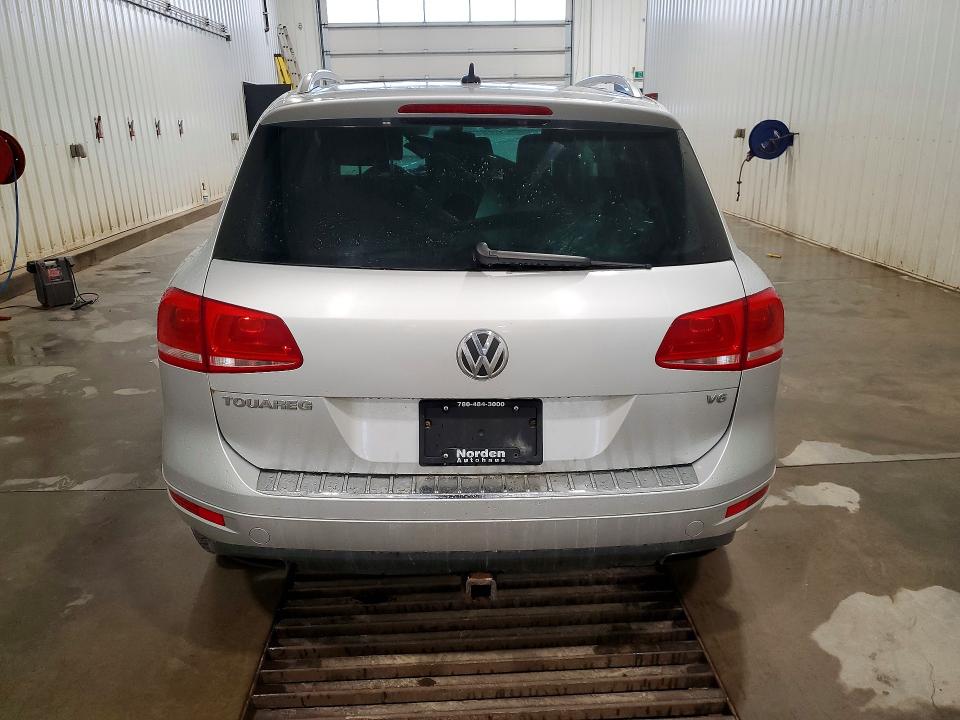 Photo 6 from auction – 2011 VOLKSWAGEN TOUAREG with VIN WVGFF9BP0BD005570