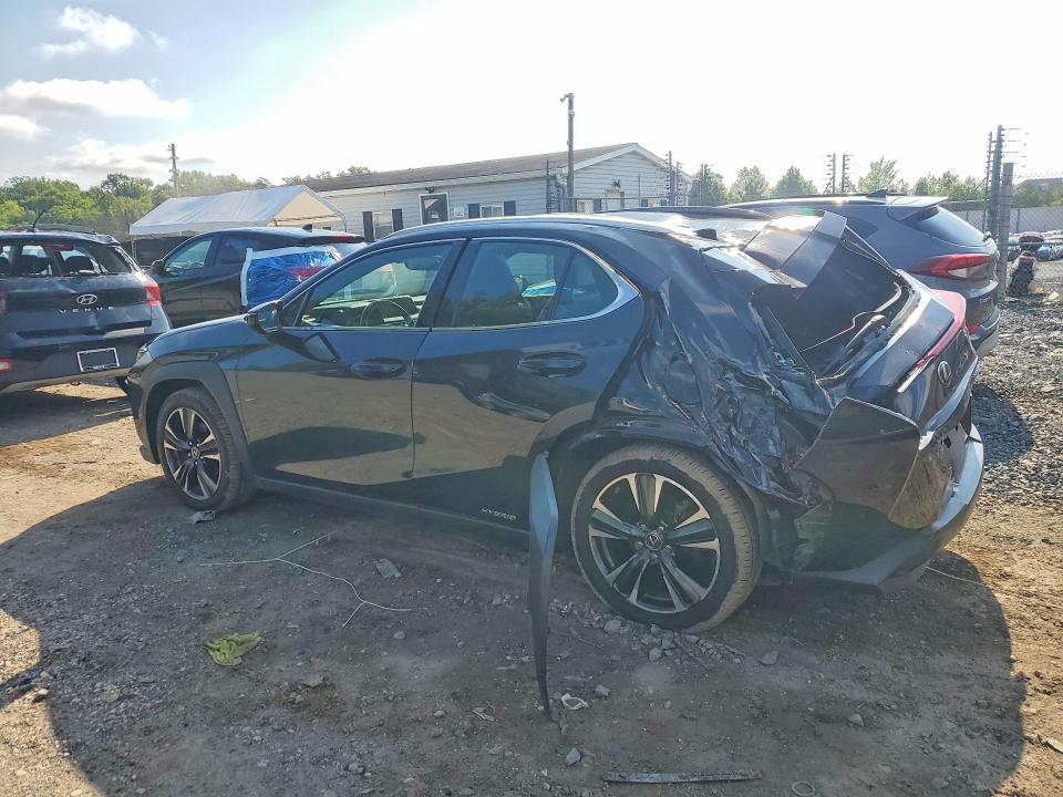 Photo 2 from auction – 2021 LEXUS UX with VIN JTHP9JBHXM2037546