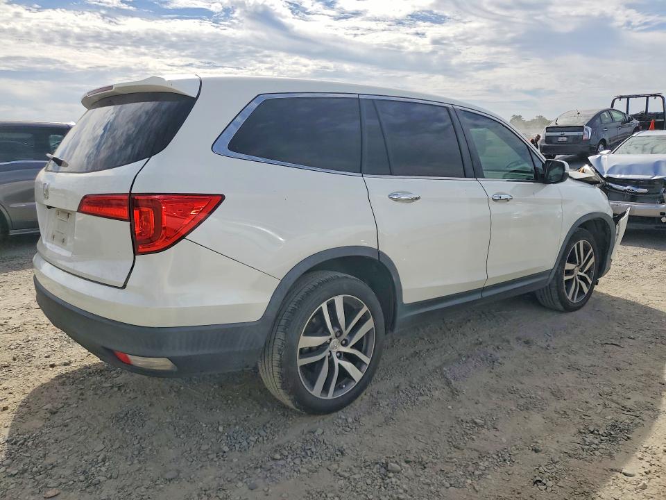 Photo 3 from auction – 2017 HONDA PILOT with VIN 5FNYF5H10HB041821