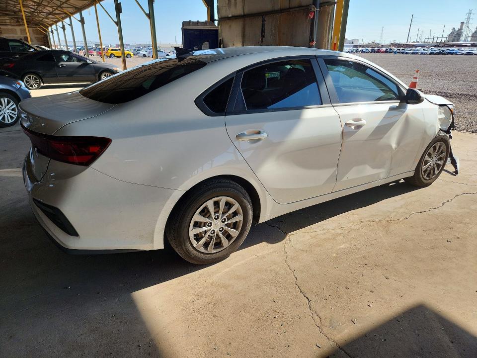 Photo 3 from auction – 2021 KIA FORTE with VIN 3KPF24AD9ME274792