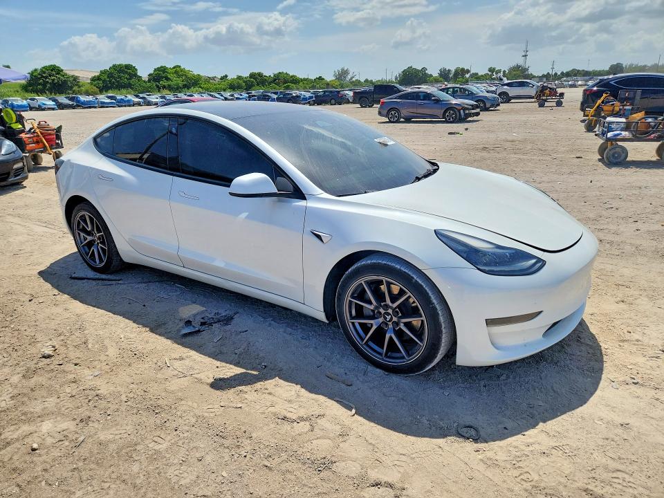 Снимка 4 от търг – 2023 TESLA MODEL 3 с VIN 5YJ3E1EA9PF384698