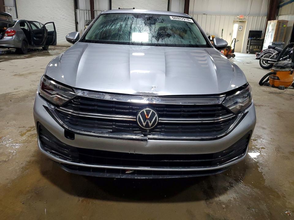 Photo 5 from auction – 2024 VOLKSWAGEN JETTA with VIN 3VW5M7BU5RM082415