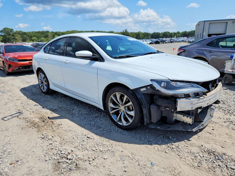 Photo 4 from auction – 2015 CHRYSLER 200 with VIN 1C3CCCBB3FN590859