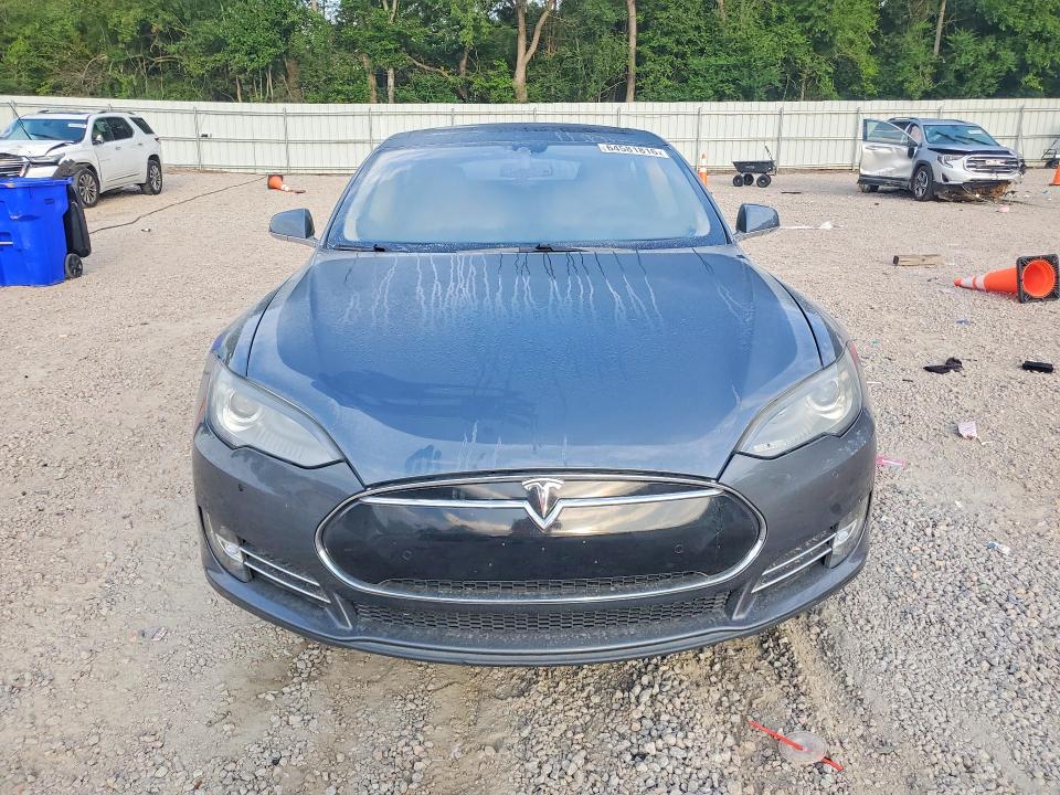 Foto 5 de la subasta – 2014 TESLA MODEL S con VIN 5YJSA1H1XEFP28426