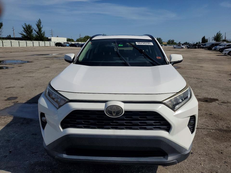 Photo 5 from auction – 2019 TOYOTA RAV4 with VIN 2T3W1RFV6KC015231