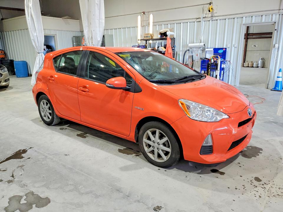 Photo 4 from auction – 2014 TOYOTA PRIUS C with VIN JTDKDTB35E1059732