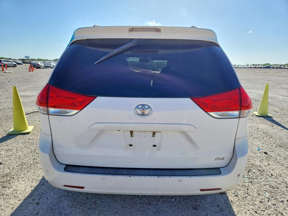 Photo 6 from auction – 2014 TOYOTA SIENNA with VIN 5TDYK3DC7ES515438