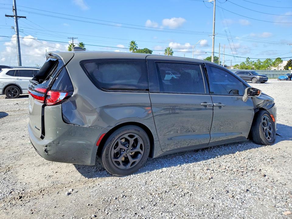Photo 3 from auction – 2022 CHRYSLER PACIFICA with VIN 2C4RC1L74NR139588