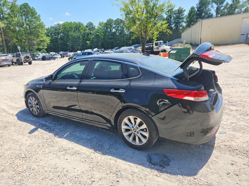 Photo 2 from auction – 2017 KIA OPTIMA with VIN 5XXGU4L30HG159661