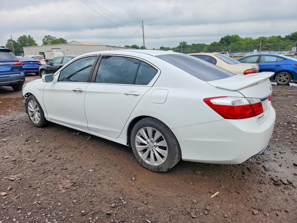 Photo 2 from auction – 2015 HONDA ACCORD with VIN 1HGCR2F84FA121064