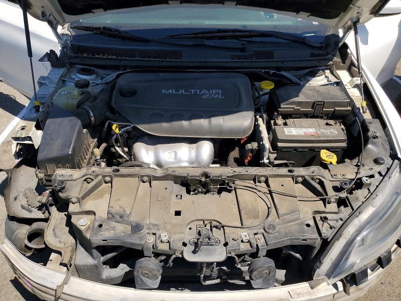 Снимка 11 от търг – 2015 CHRYSLER 200 с VIN 1C3CCCAB2FN567980