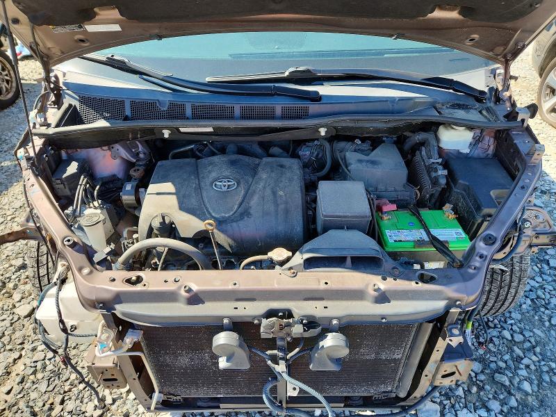 Photo 12 from auction – 2018 TOYOTA SIENNA with VIN 5TDDZ3DC1JS191469