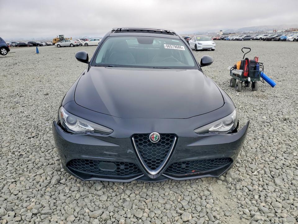 Foto 5 de la subasta – 2017 ALFA ROMEO GIULIA con VIN ZARFAECN0H7543045