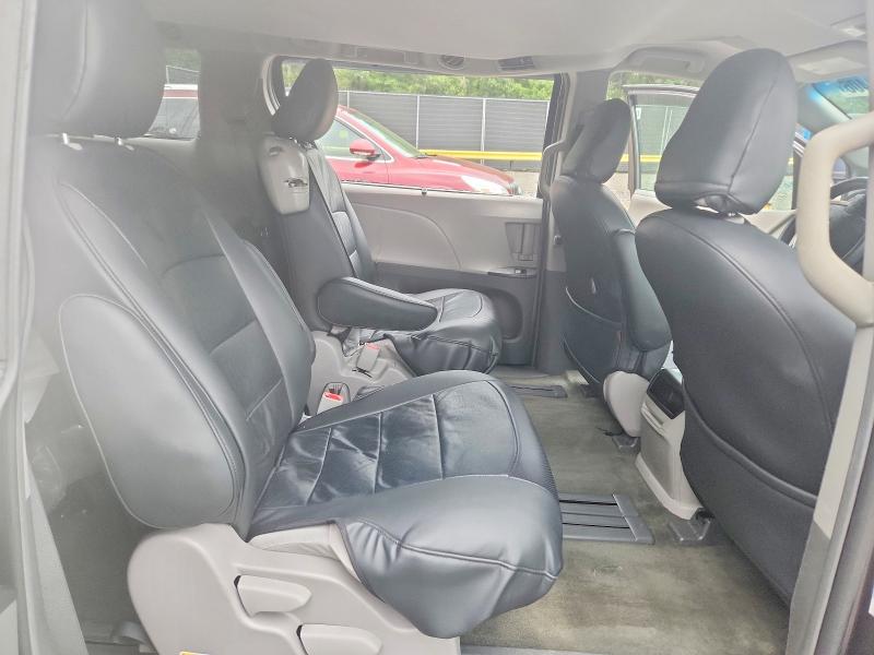 Photo 11 from auction – 2017 TOYOTA SIENNA with VIN 5TDKZ3DC9HS832143