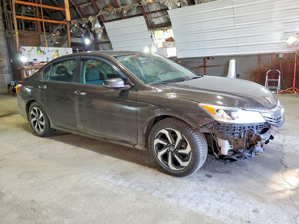 Photo 4 from auction – 2016 HONDA ACCORD with VIN 1HGCR2F74GA047962