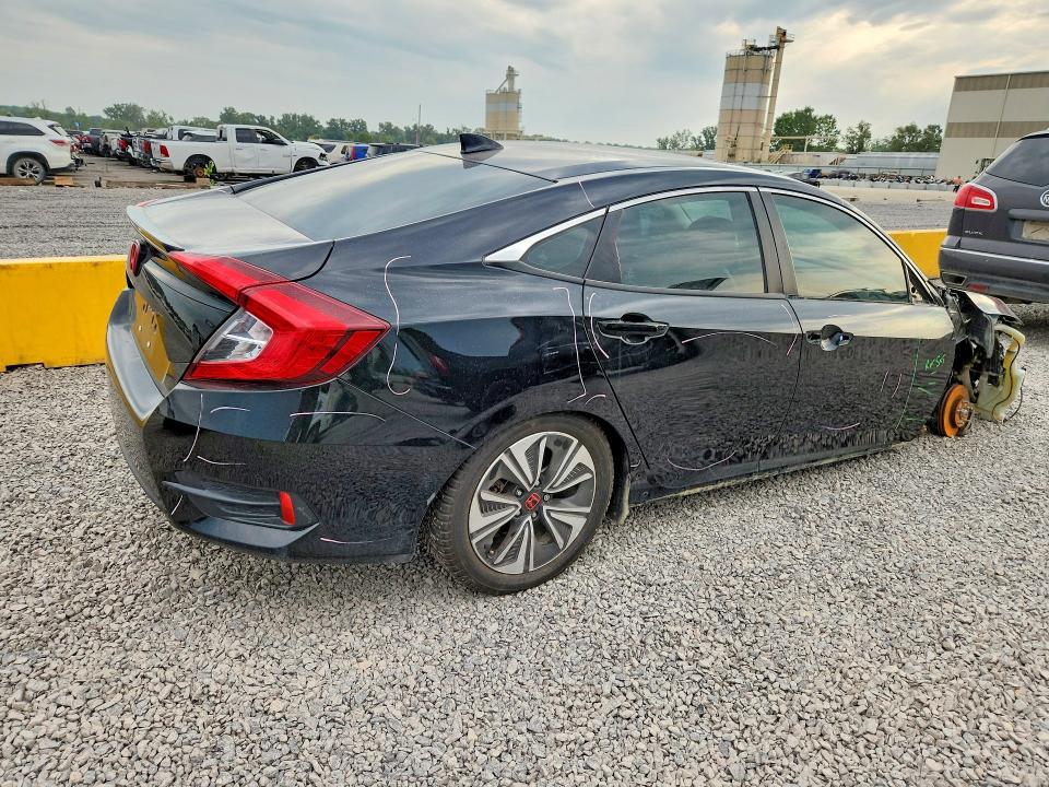 Photo 3 from auction – 2016 HONDA CIVIC with VIN 19XFC1F71GE044022