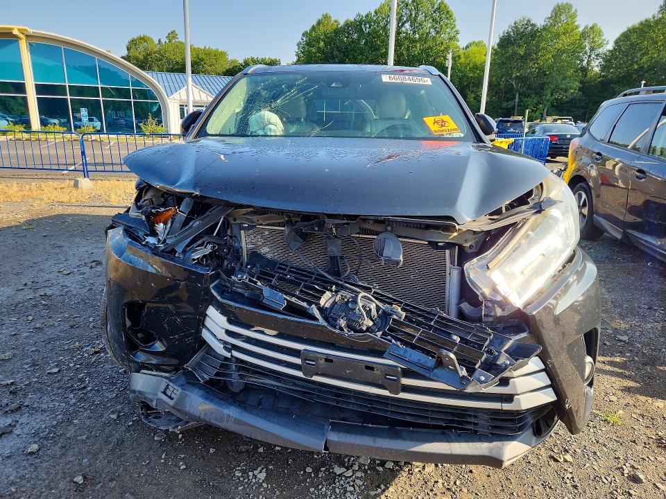 Zdjęcie 5 z aukcji – 2018 TOYOTA HIGHLANDER z VIN 5TDJZRFH5JS818544