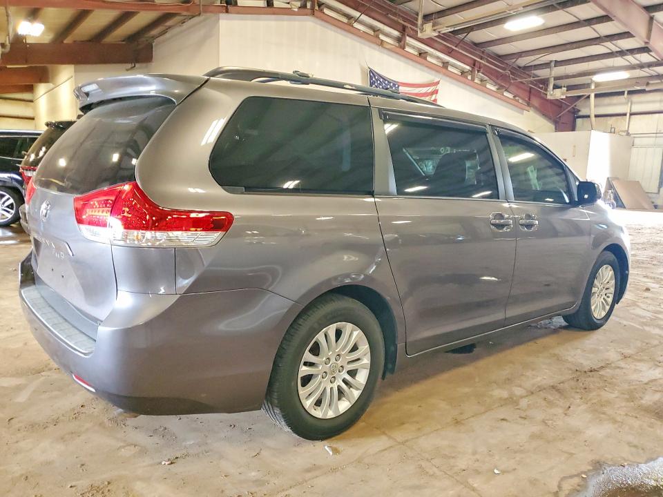 Photo 3 from auction – 2014 TOYOTA SIENNA with VIN 5TDYK3DC5ES490541