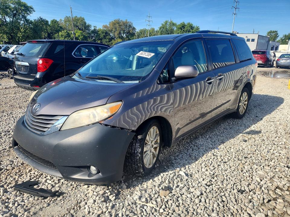 TOYOTA SIENNA 2014 z numerem VIN 5TDDK3DC5ES078828 - Zdjęcie z aukcji