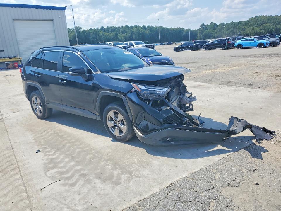 Photo 4 from auction – 2022 TOYOTA RAV4 with VIN 2T3W1RFV4NC188637
