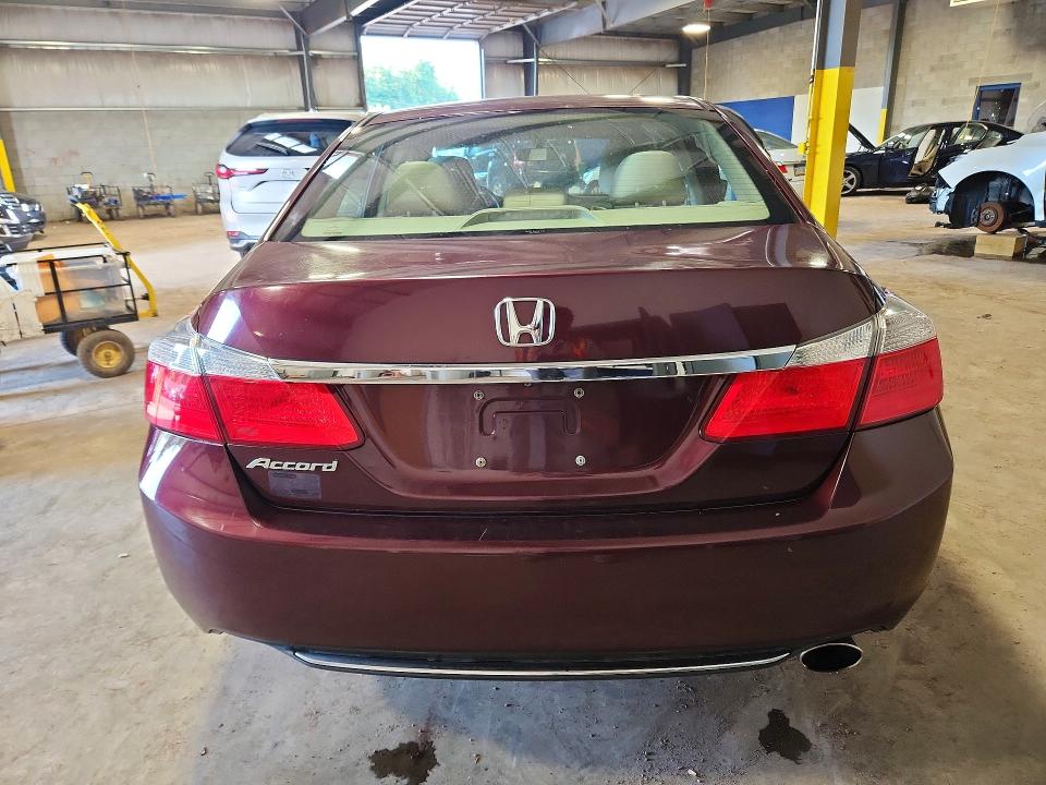 Photo 6 from auction – 2015 HONDA ACCORD with VIN 1HGCR2F36FA133754