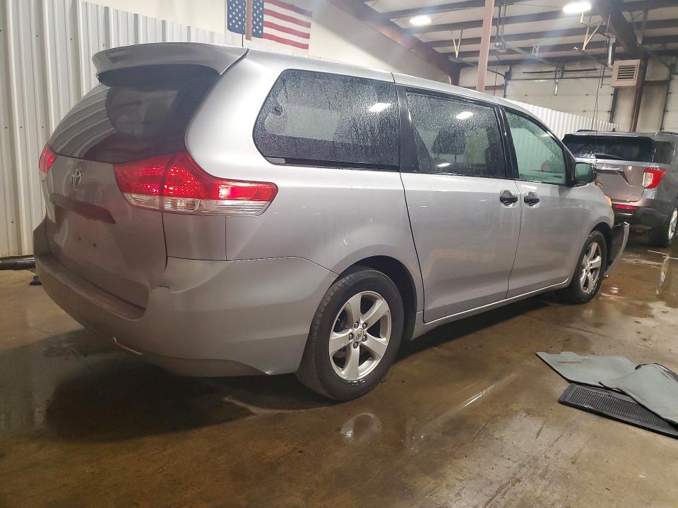 Photo 3 from auction – 2011 TOYOTA SIENNA with VIN 5TDZK3DC0BS011331
