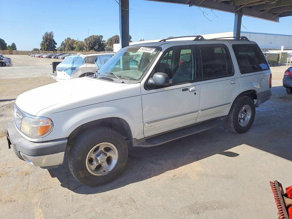 FORD EXPLORER 2000 with VIN 1FMZU73E1YZC43038 - Photo from auction