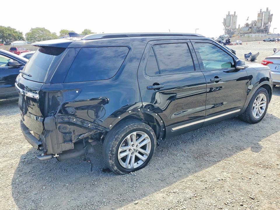Photo 3 from auction – 2017 FORD EXPLORER with VIN 1FM5K7D89HGD03866