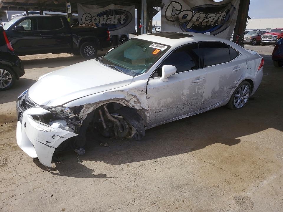 LEXUS IS 2014 مع رقم تعريف المركبة JTHBF1D22E5039240 - صورة من المزاد