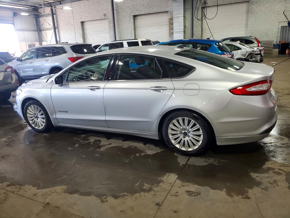 Photo 2 from auction – 2016 FORD FUSION with VIN 3FA6P0LU5GR385558